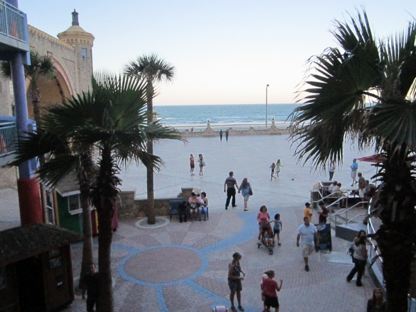 Daytona Beach in the late afternoon Daytona Beach in the late afternoon